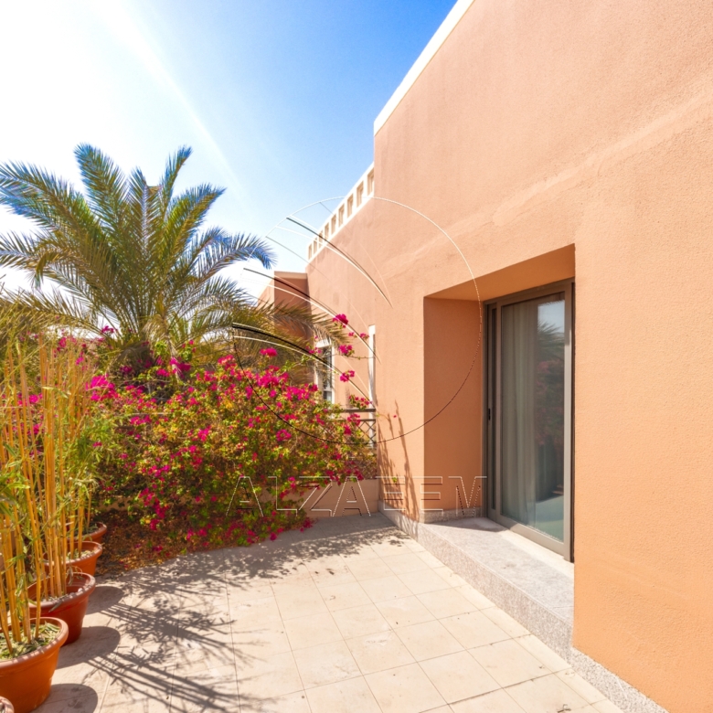 √ VACANT | Prime Location | Spacious 4BR Villa √