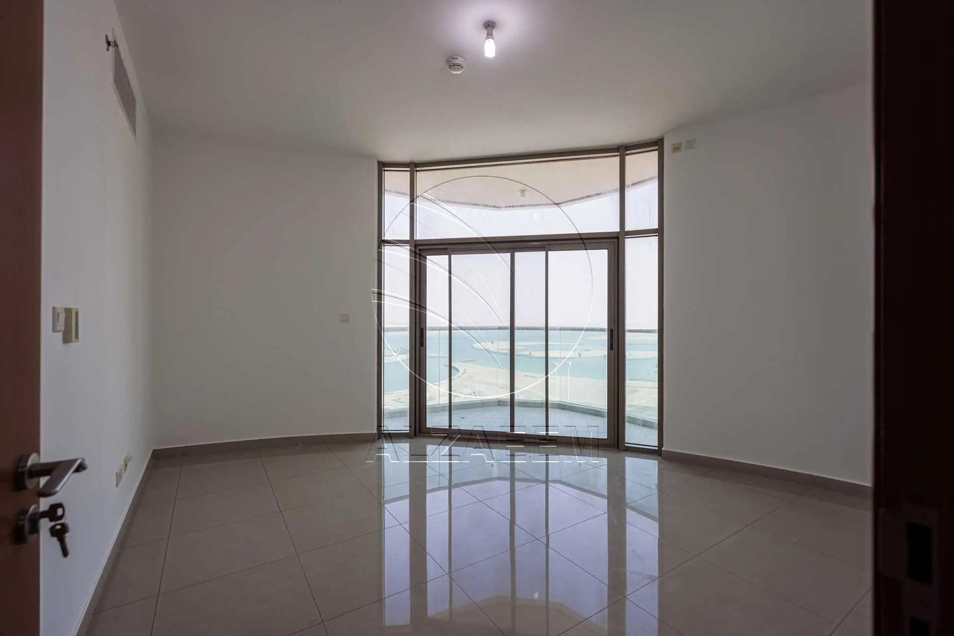 √Stunning Sea Views | Prime Location |VACANT! √