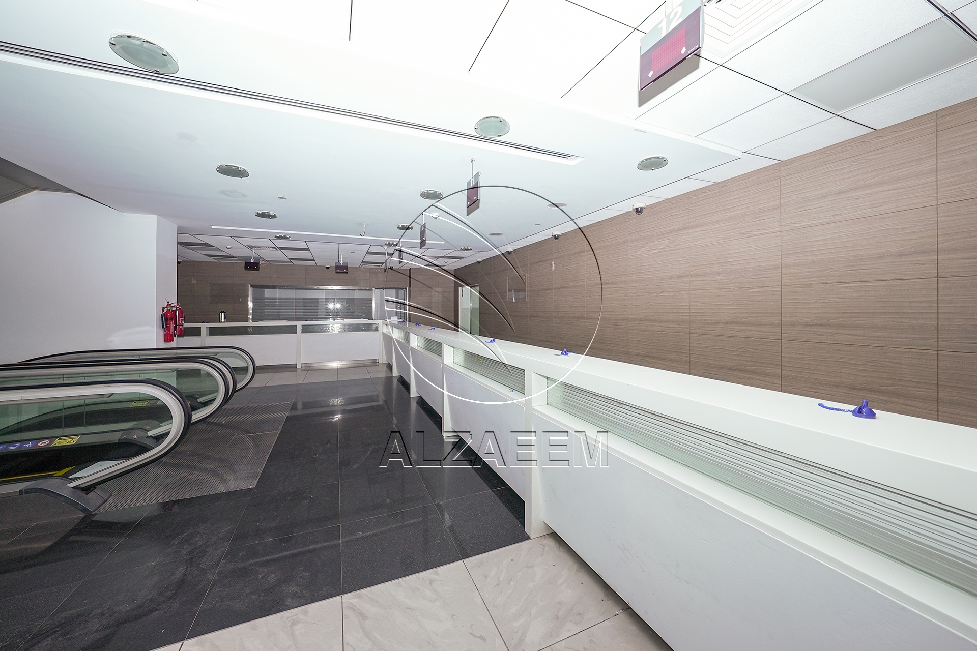 √Prime Showroom+Basement + 2 Mezzanine Levels √