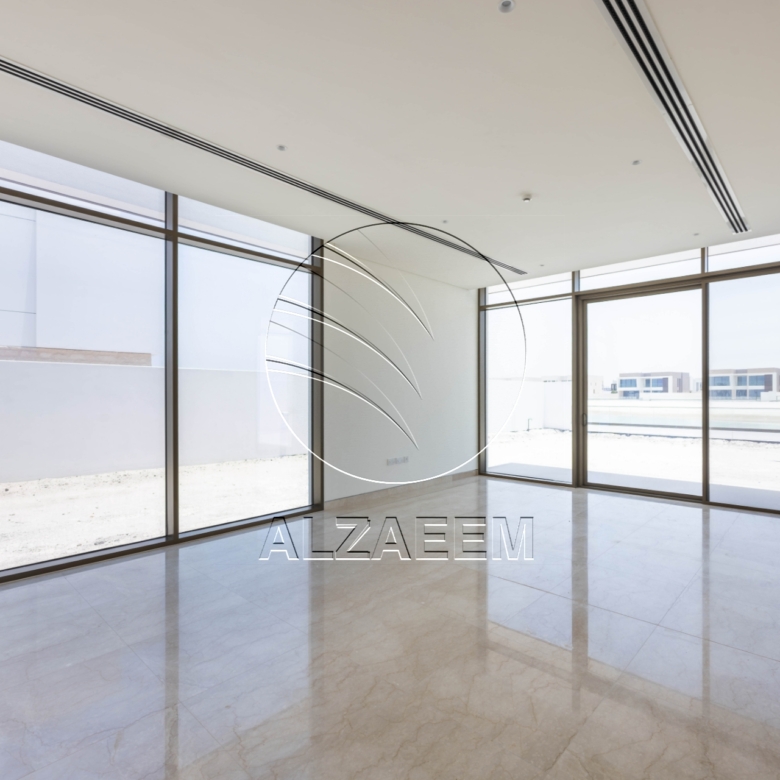 √ VACANT Waterfront Villa with Private Beach √