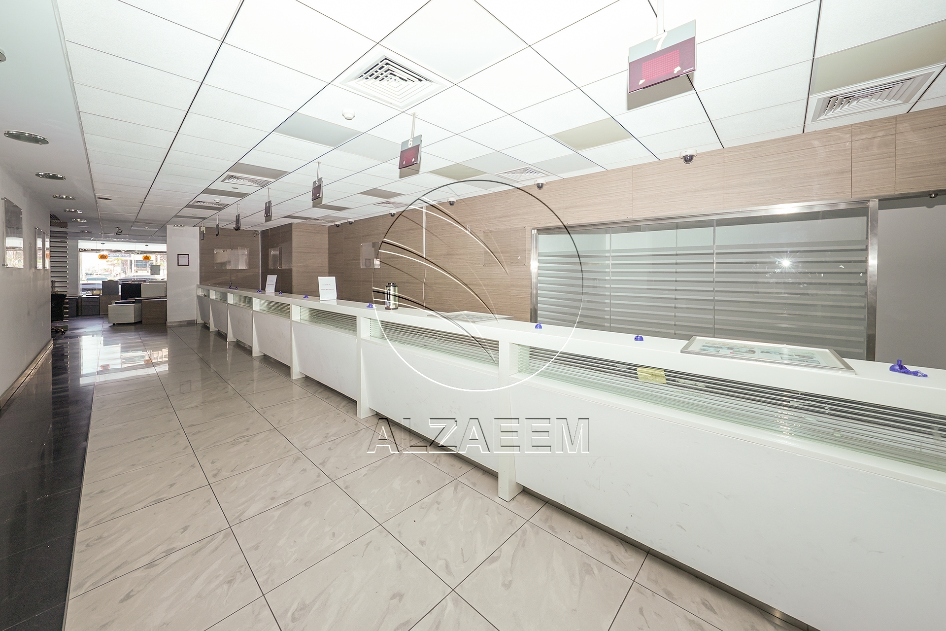 √Prime Showroom+Basement + 2 Mezzanine Levels √