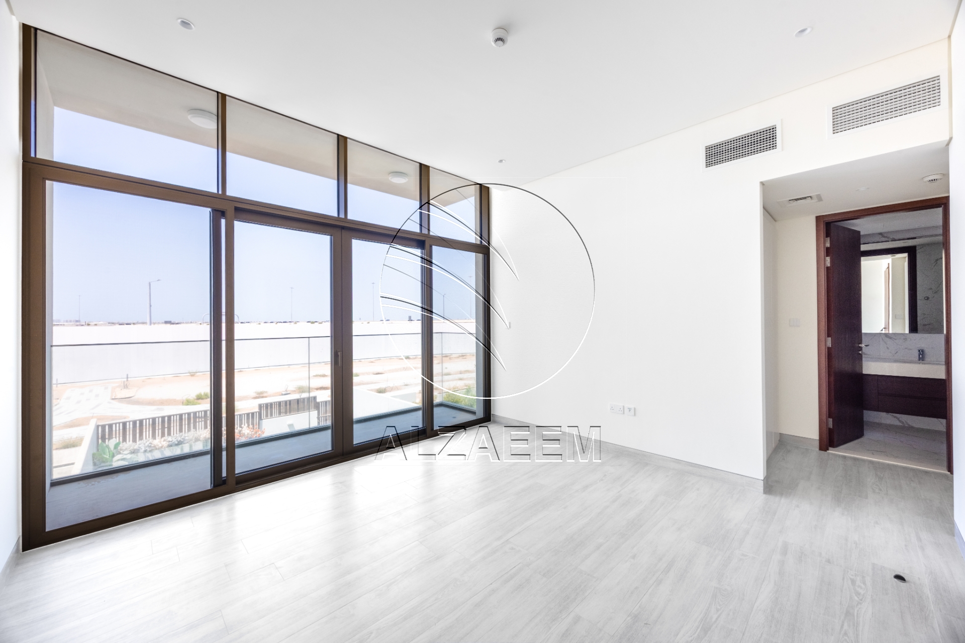 √ UPGRADED with Maid’s Room | Landscaped Garden√