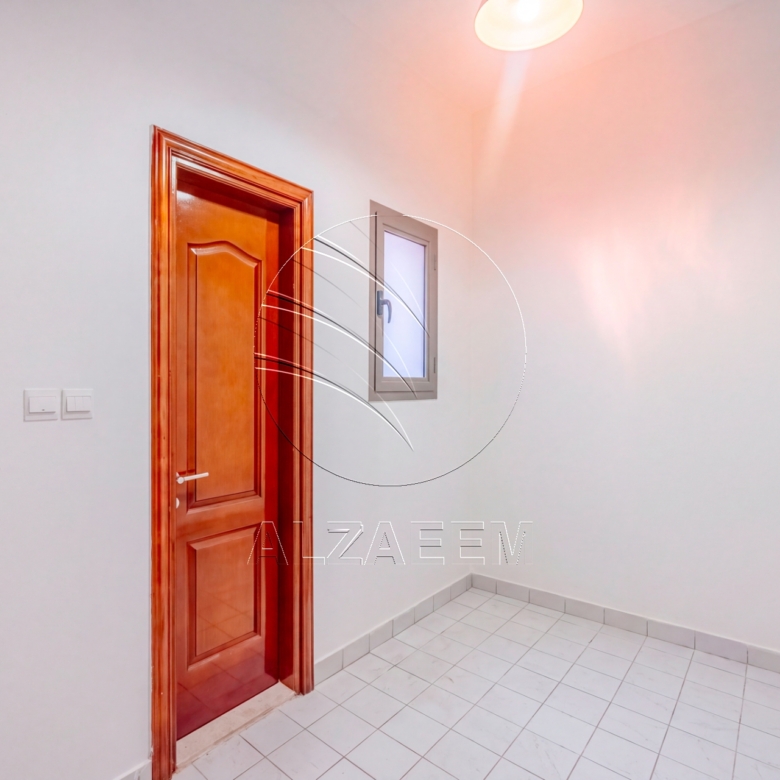 √ VACANT | Prime Location | Spacious 4BR Villa √