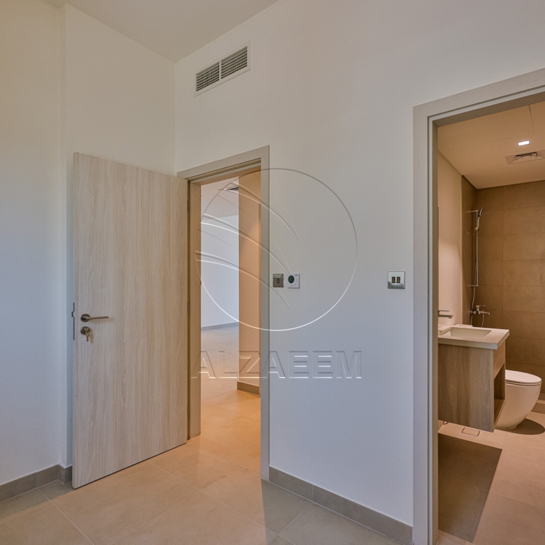 √Owner Occupied! 3BR TH| Double Row Mid Unit√
