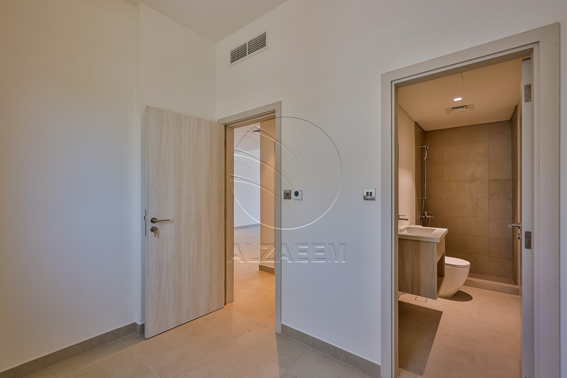 √Owner Occupied! 3BR TH| Double Row Mid Unit√