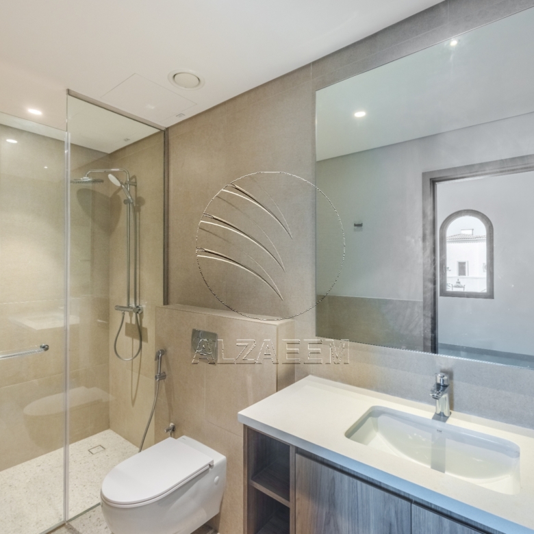 √Single Row | Prime Location| Steps from the Park√