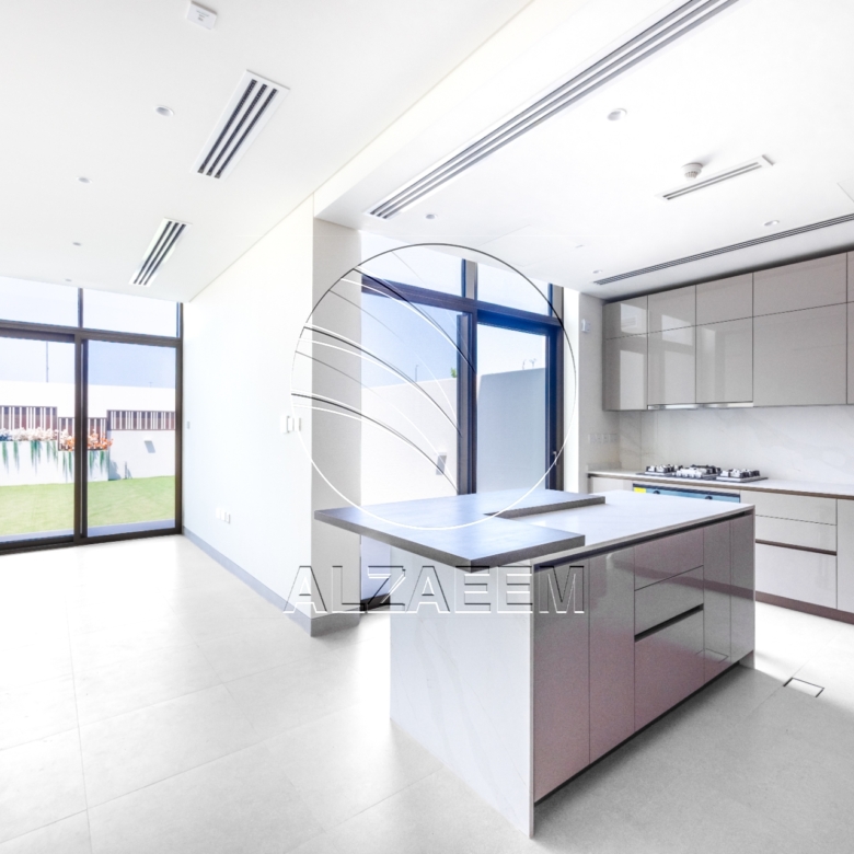 √ UPGRADED with Maid’s Room | Landscaped Garden√