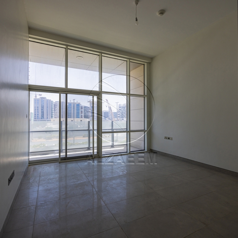 √ Sea View Living with World-Class Amenities √