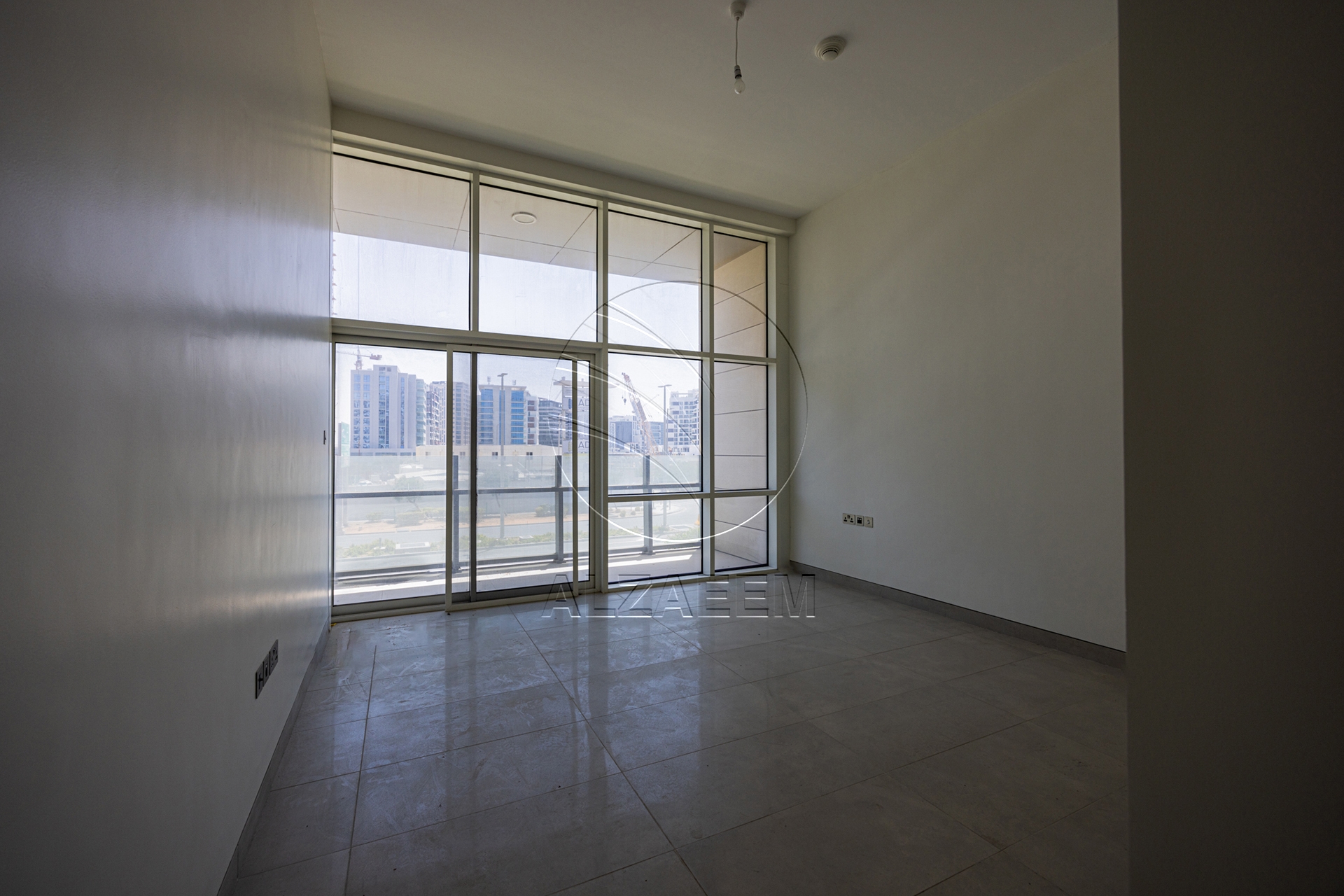 √ Sea View Living with World-Class Amenities √