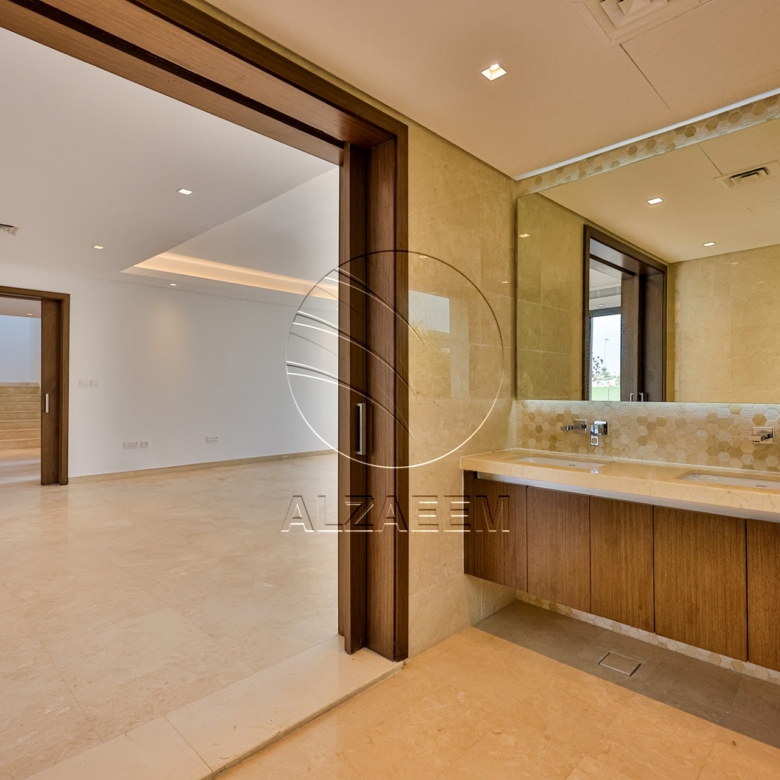 Golf Course View Villa + 1047Sqm Landscaped Plot