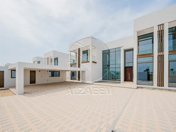 VACANT 5V Select | Single Row Corner Near the Sea