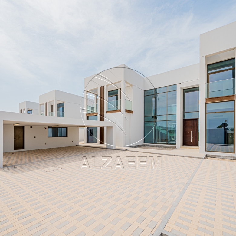VACANT 5V Select | Single Row Corner Near the Sea