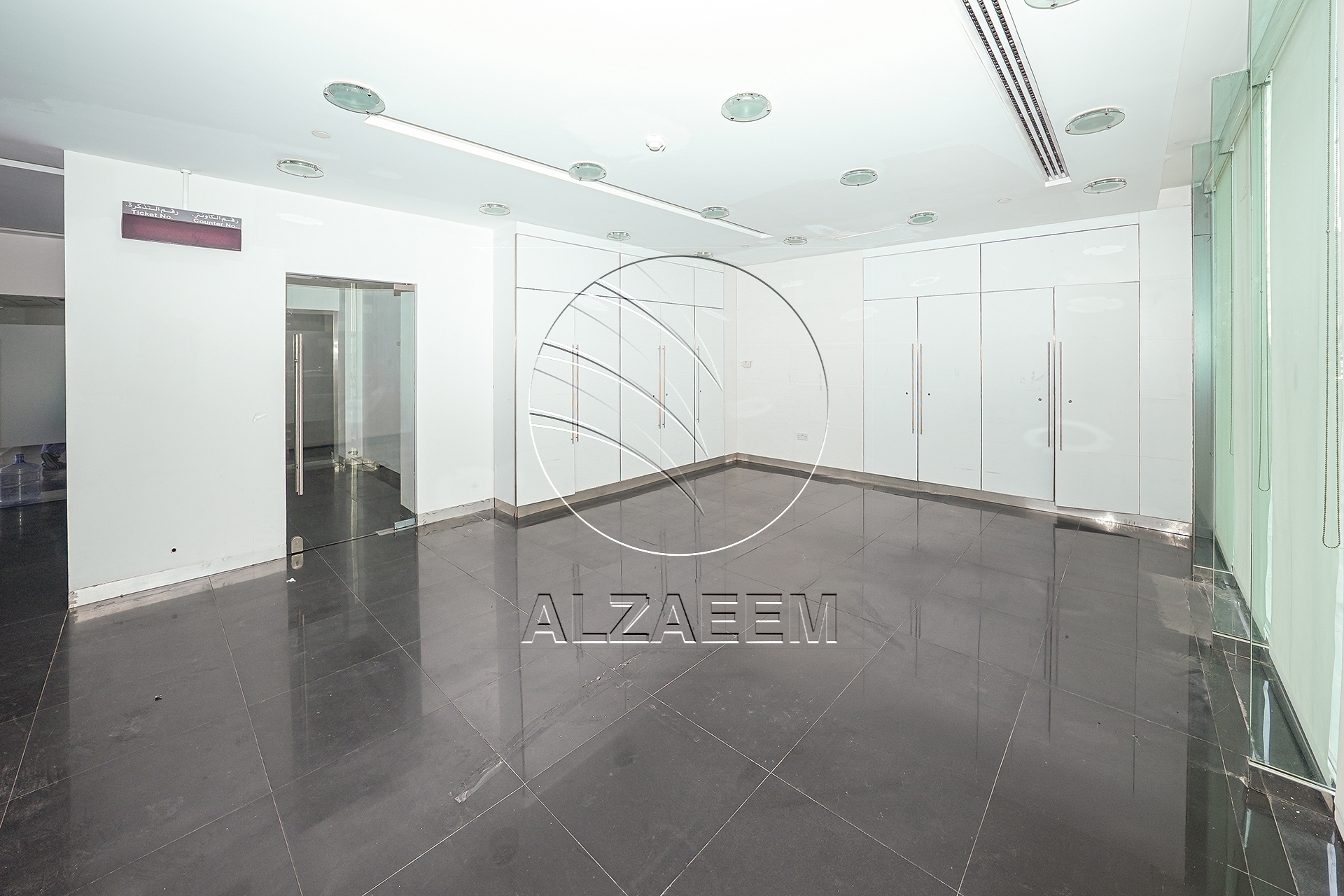 √Prime Showroom+Basement + 2 Mezzanine Levels √