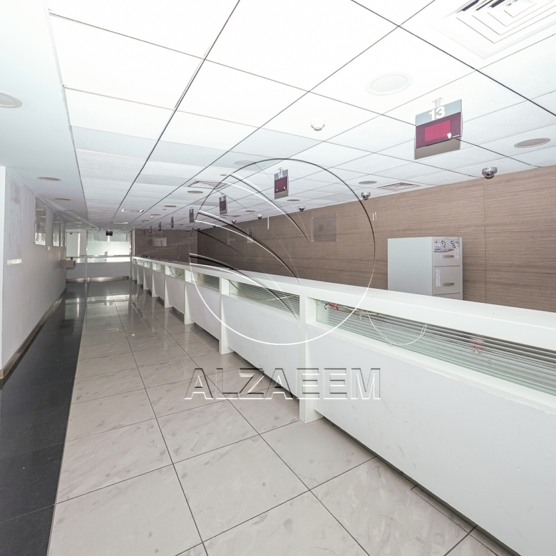 √Prime Showroom+Basement + 2 Mezzanine Levels √