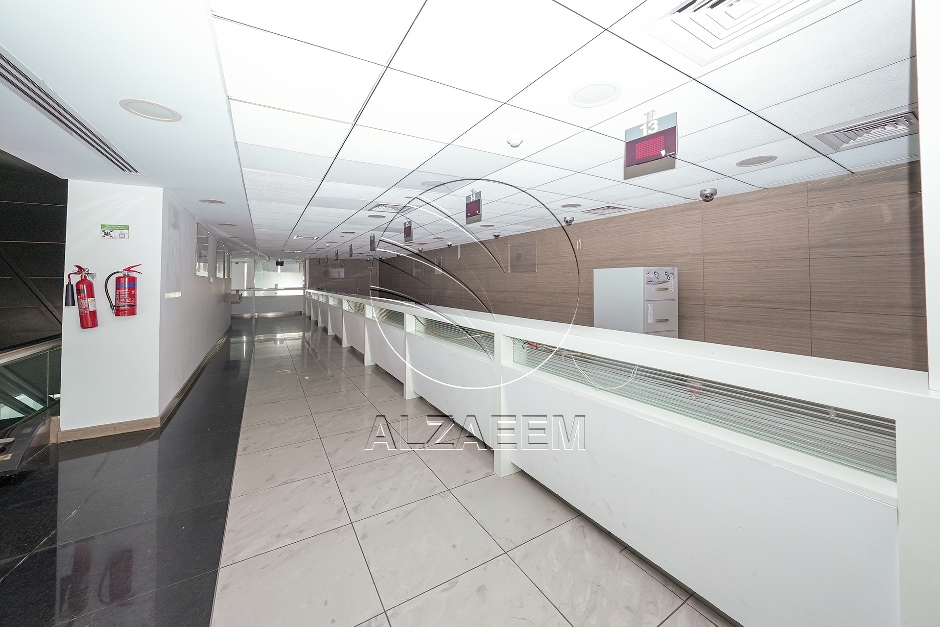 √Prime Showroom+Basement + 2 Mezzanine Levels √