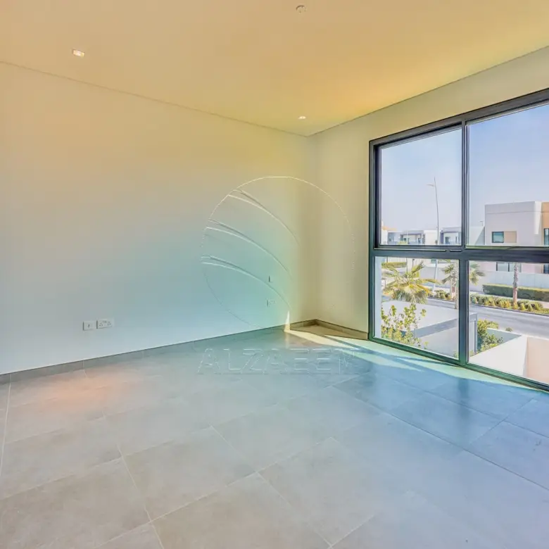 √ Single Row Corner | Vacant | BIG Backyard √