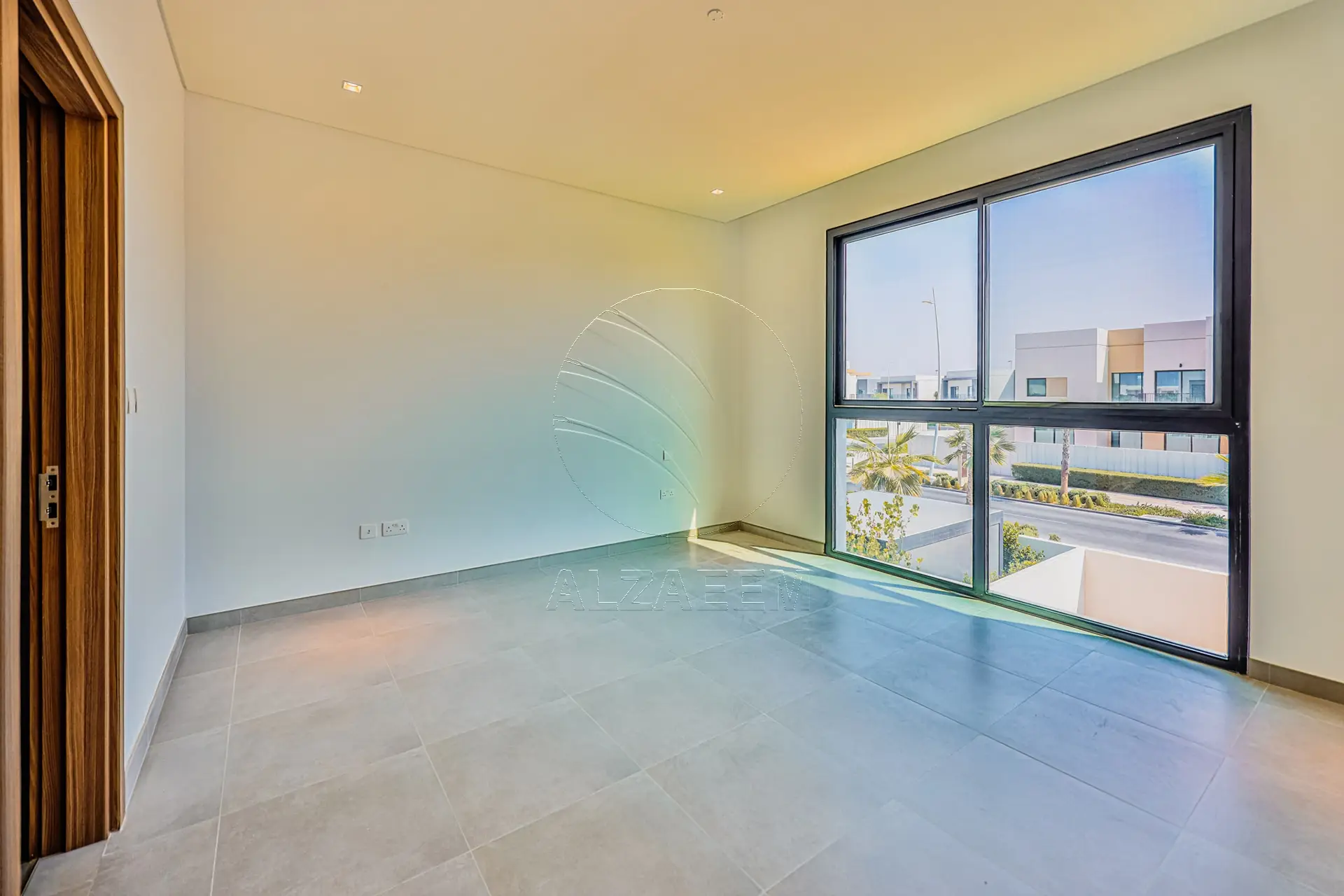 √ Single Row Corner | Vacant | BIG Backyard √