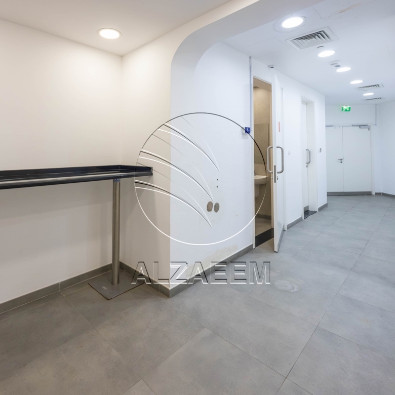 √ Fitted – Spacious Showroom| Ideal Business Location √