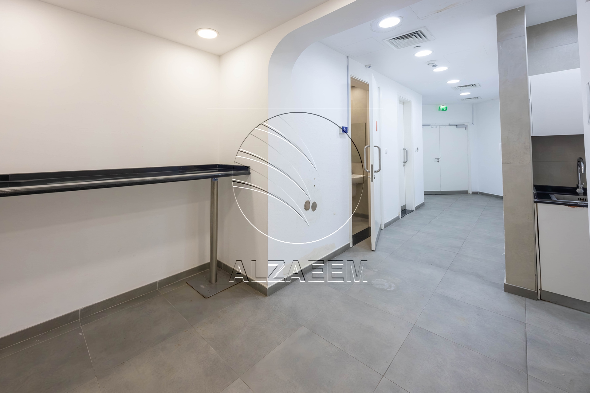 √ Fitted – Spacious Showroom| Ideal Business Location √