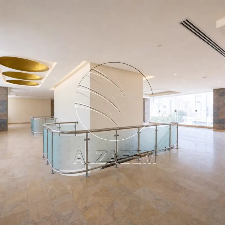 √ VACANT SHOW ROOM | 3 Floors | Up to 4 Payments √