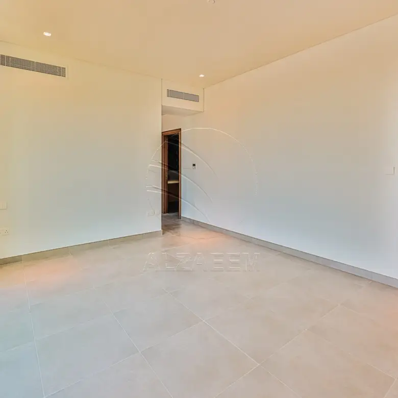 √ Single Row Corner | Vacant | BIG Backyard √