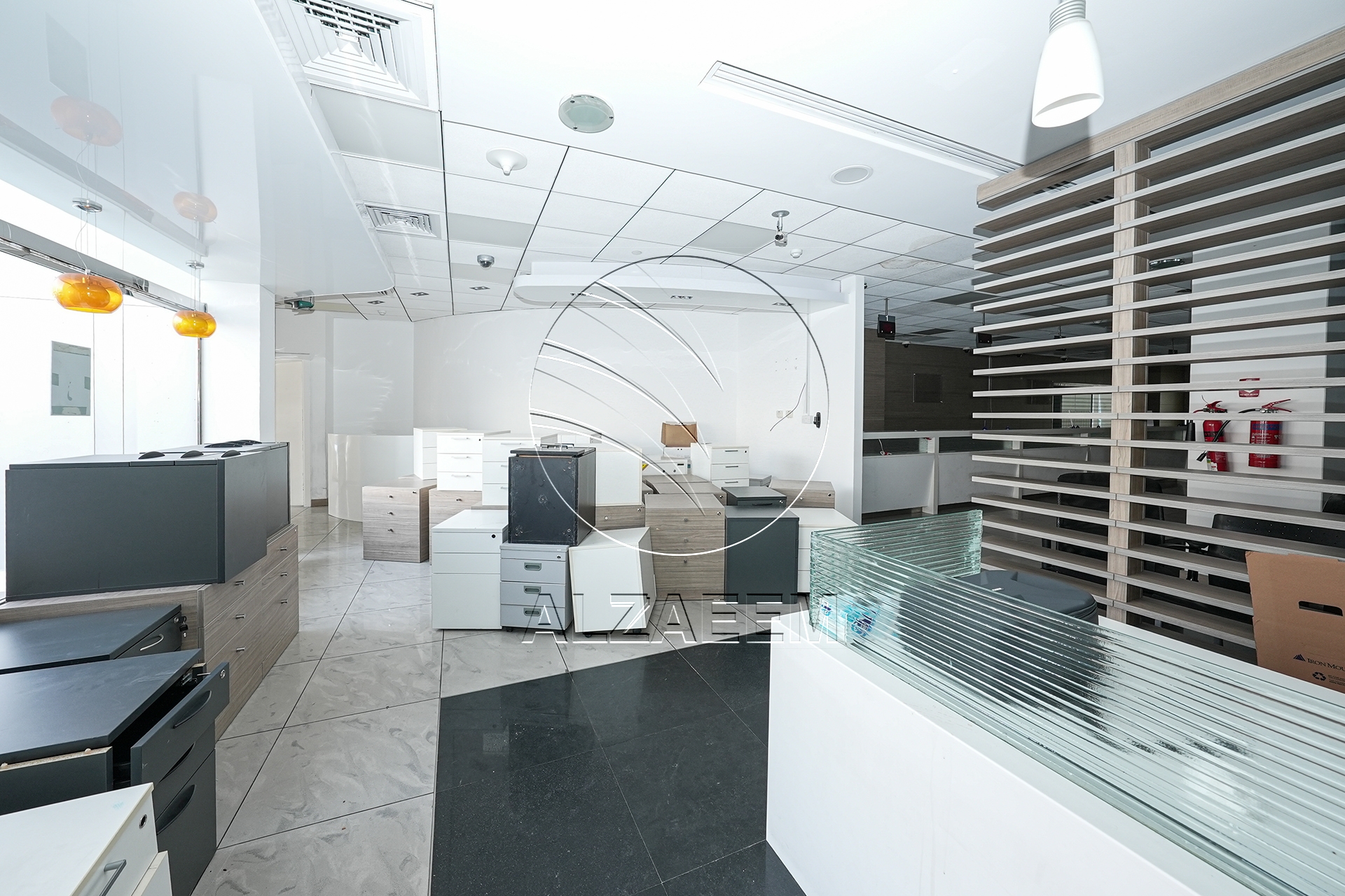 √Prime Showroom+Basement + 2 Mezzanine Levels √