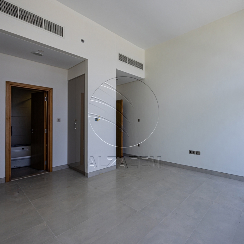 √ Sea View Living with World-Class Amenities √