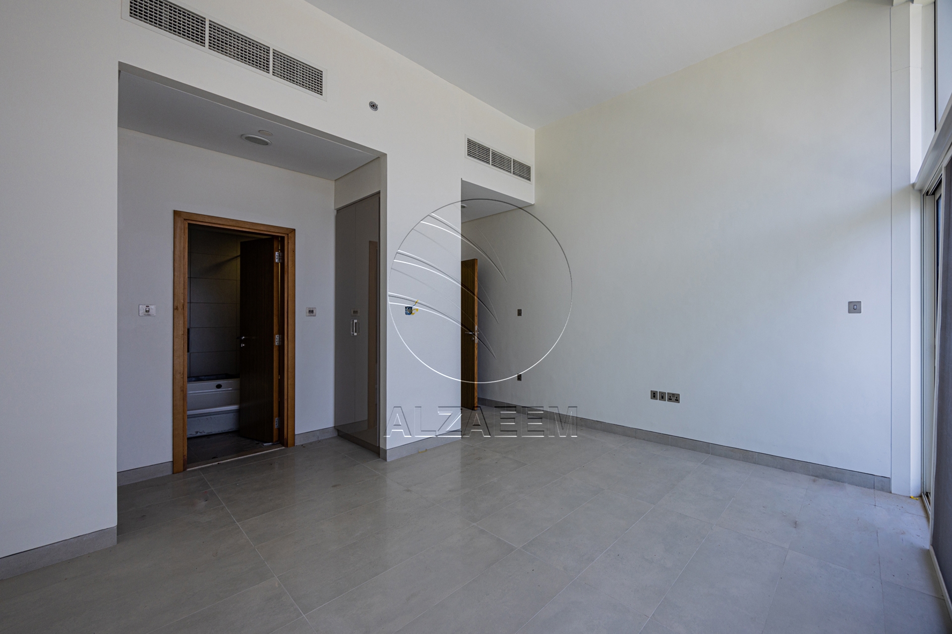 √ Sea View Living with World-Class Amenities √