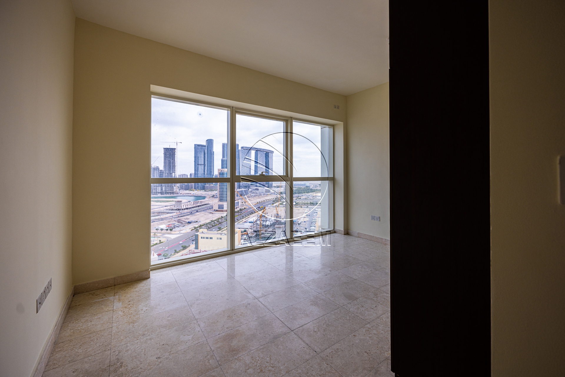 Hot Deal! VACANT| Mid Level | City Views