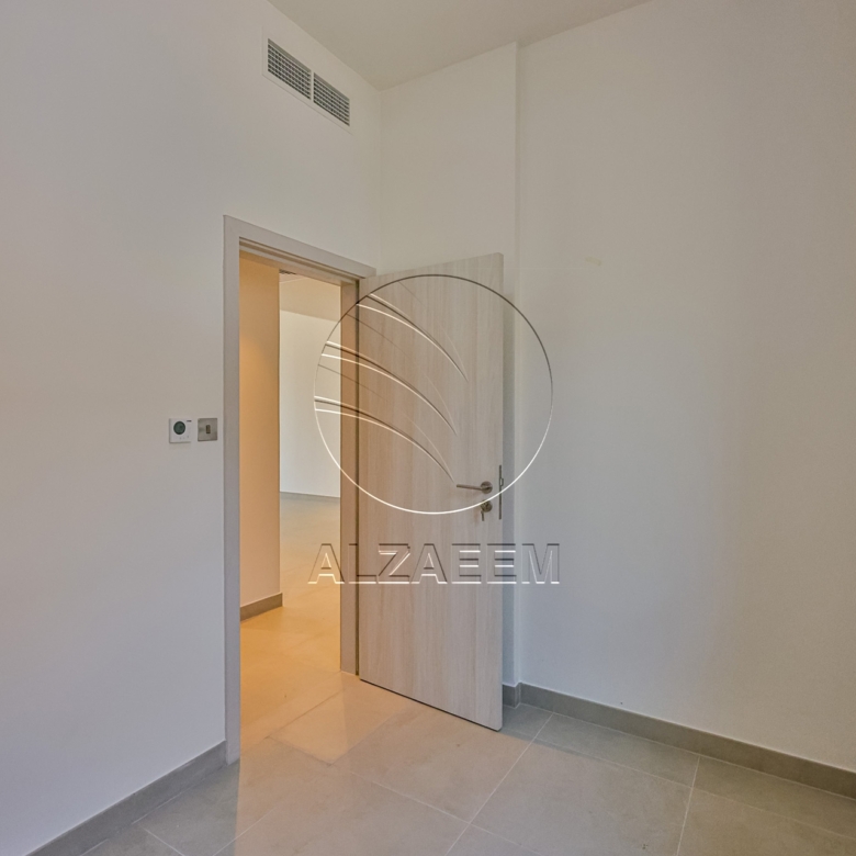 √ HOT DEAL! Spacious TH in a Prime Location √
