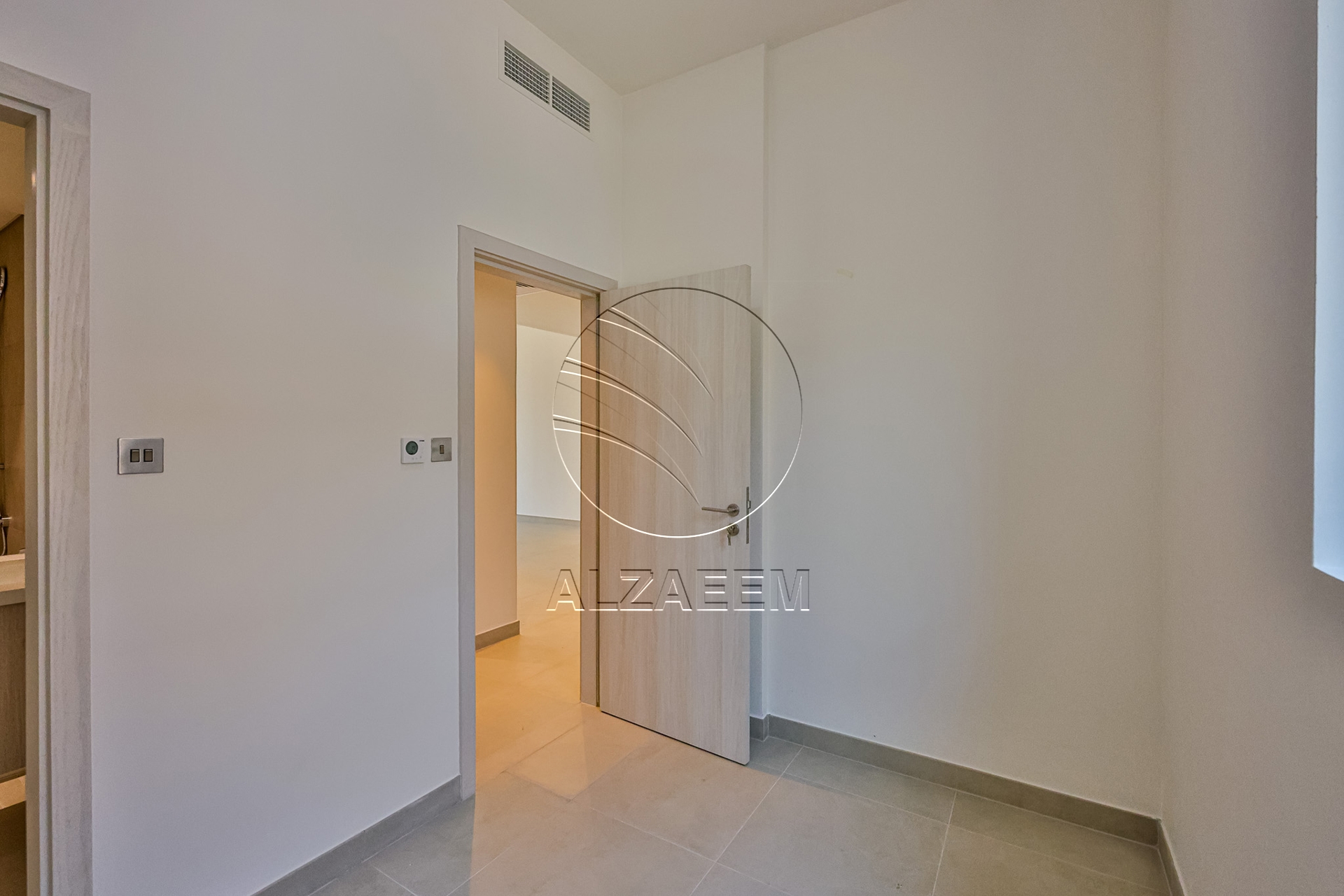 √ HOT DEAL! Spacious TH in a Prime Location √
