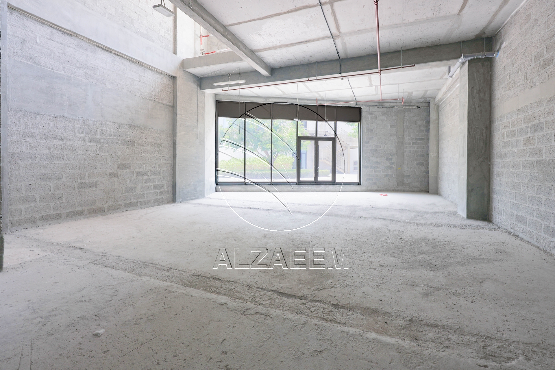 Spacious Retail/Shop with Excellent Visibility