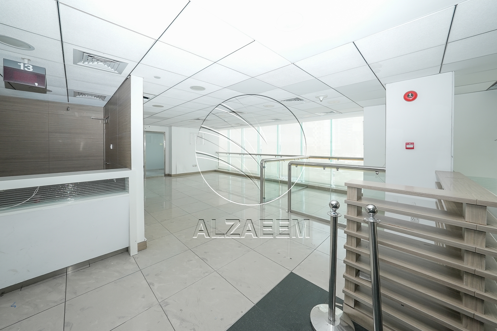 √Prime Showroom+Basement + 2 Mezzanine Levels √