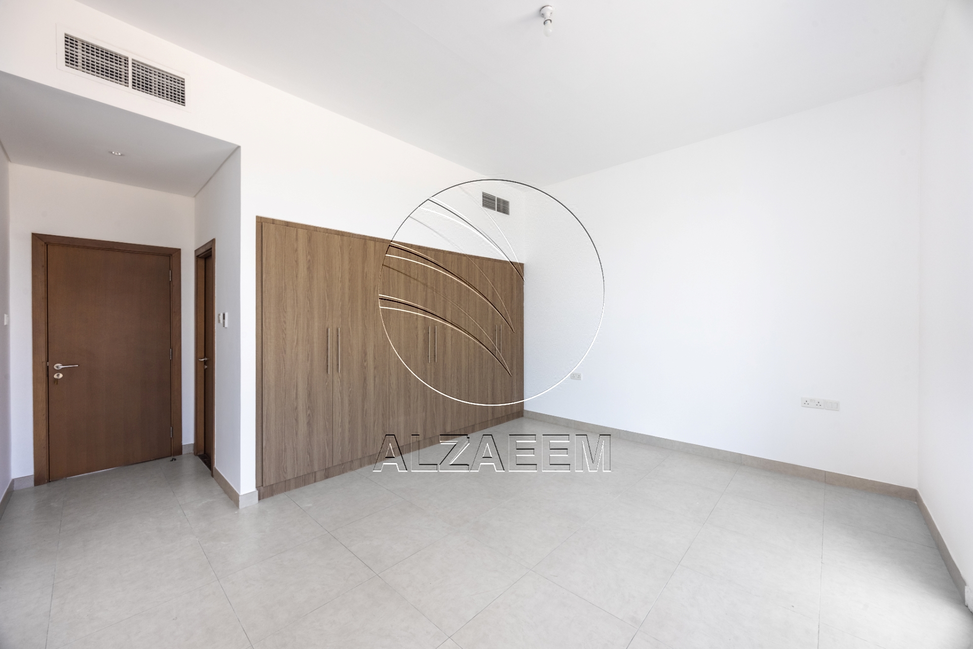 √ Single Row | VACANT| Prime Location √