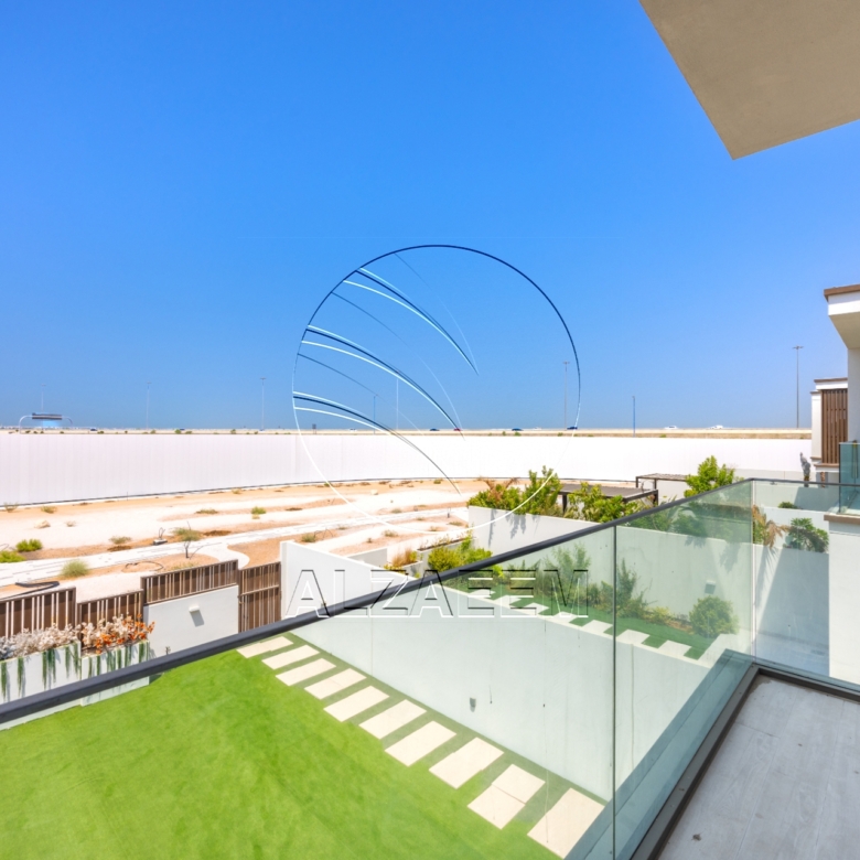 √ UPGRADED with Maid’s Room | Landscaped Garden√