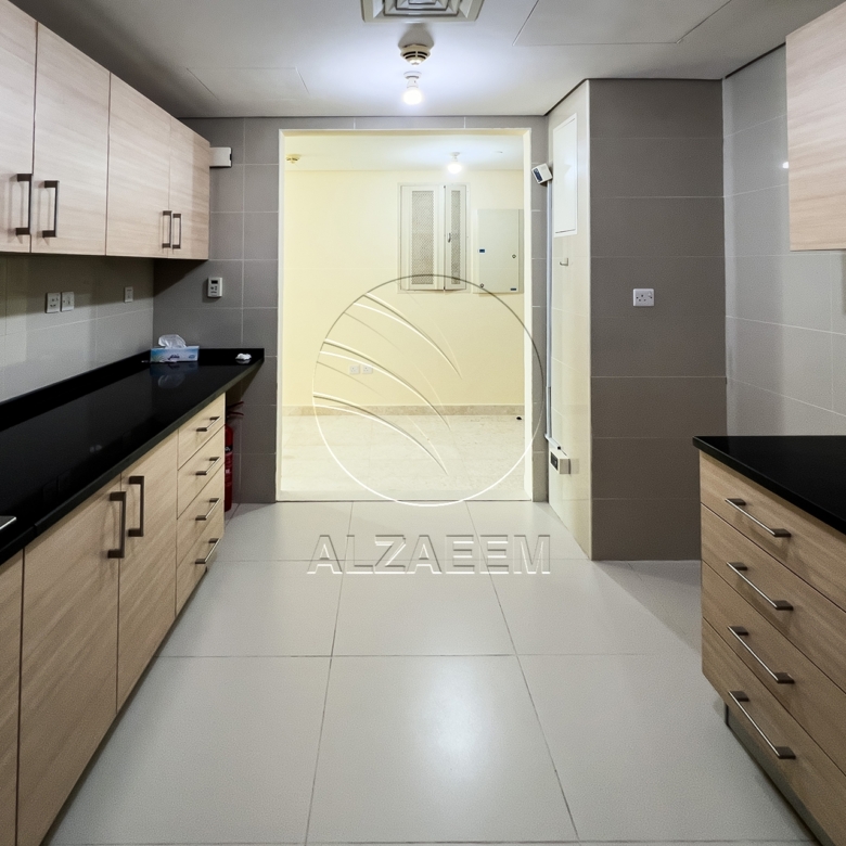 √Higher Floor | Sea View | Rented with Refund √