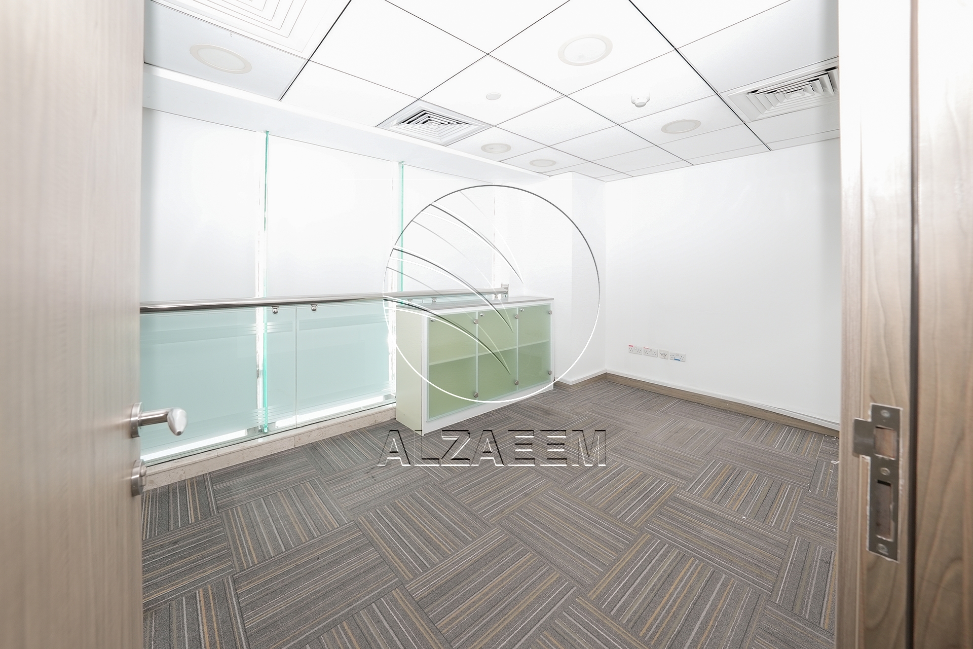 √Prime Showroom+Basement + 2 Mezzanine Levels √