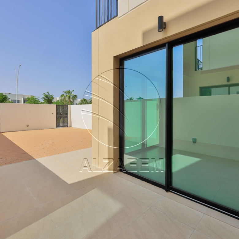 √ HOT! Single Row TH Near Community Center √