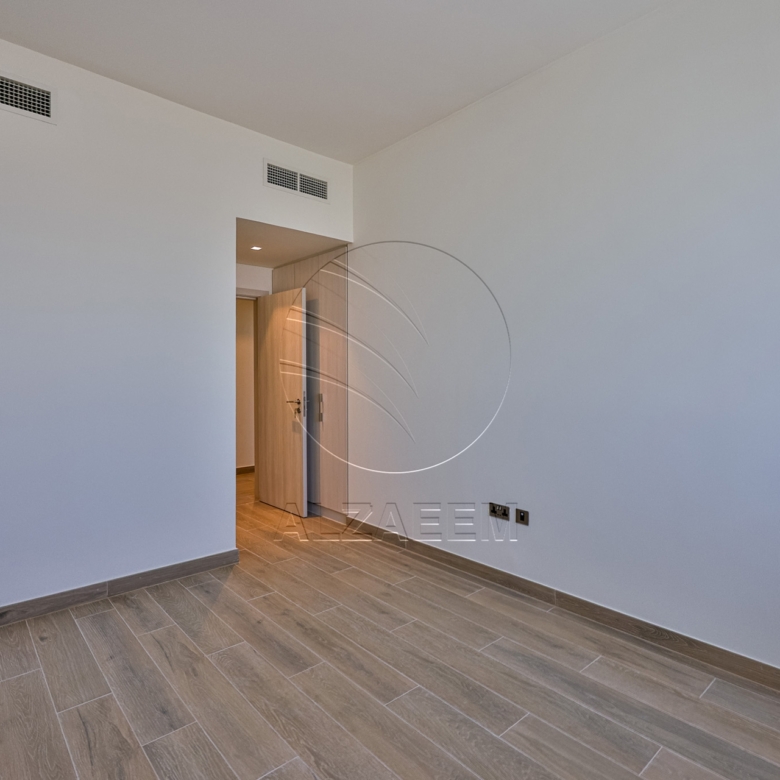 √Owner Occupied! 3BR TH| Double Row Mid Unit√