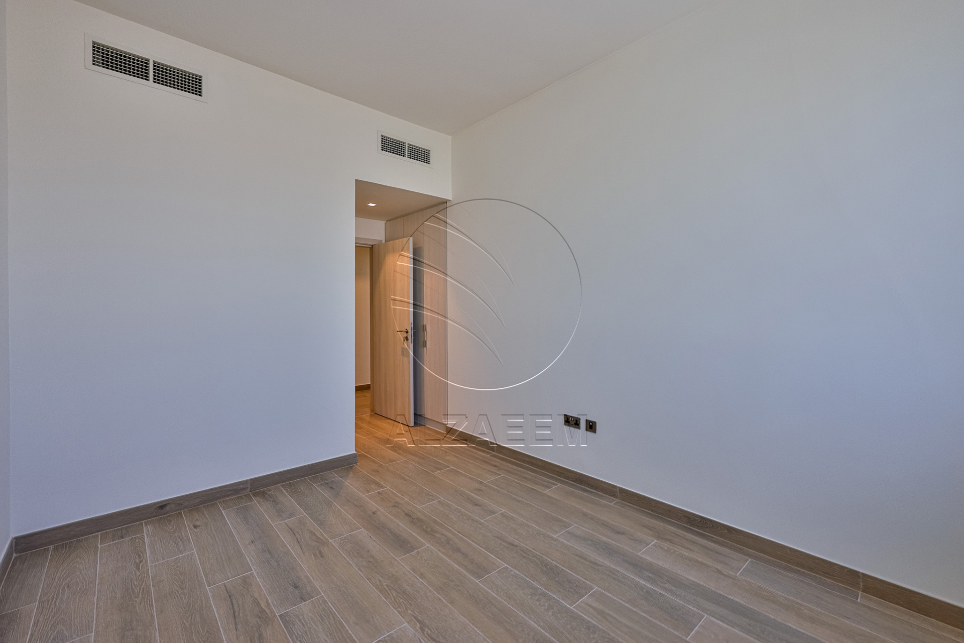 √Owner Occupied! 3BR TH| Double Row Mid Unit√