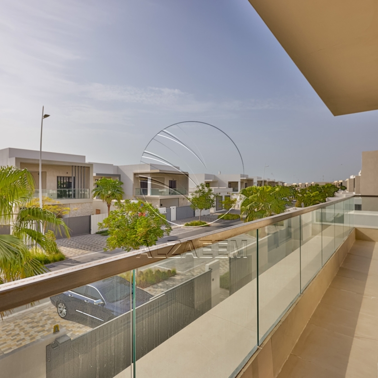 Golf Course View Villa + 1047Sqm Landscaped Plot