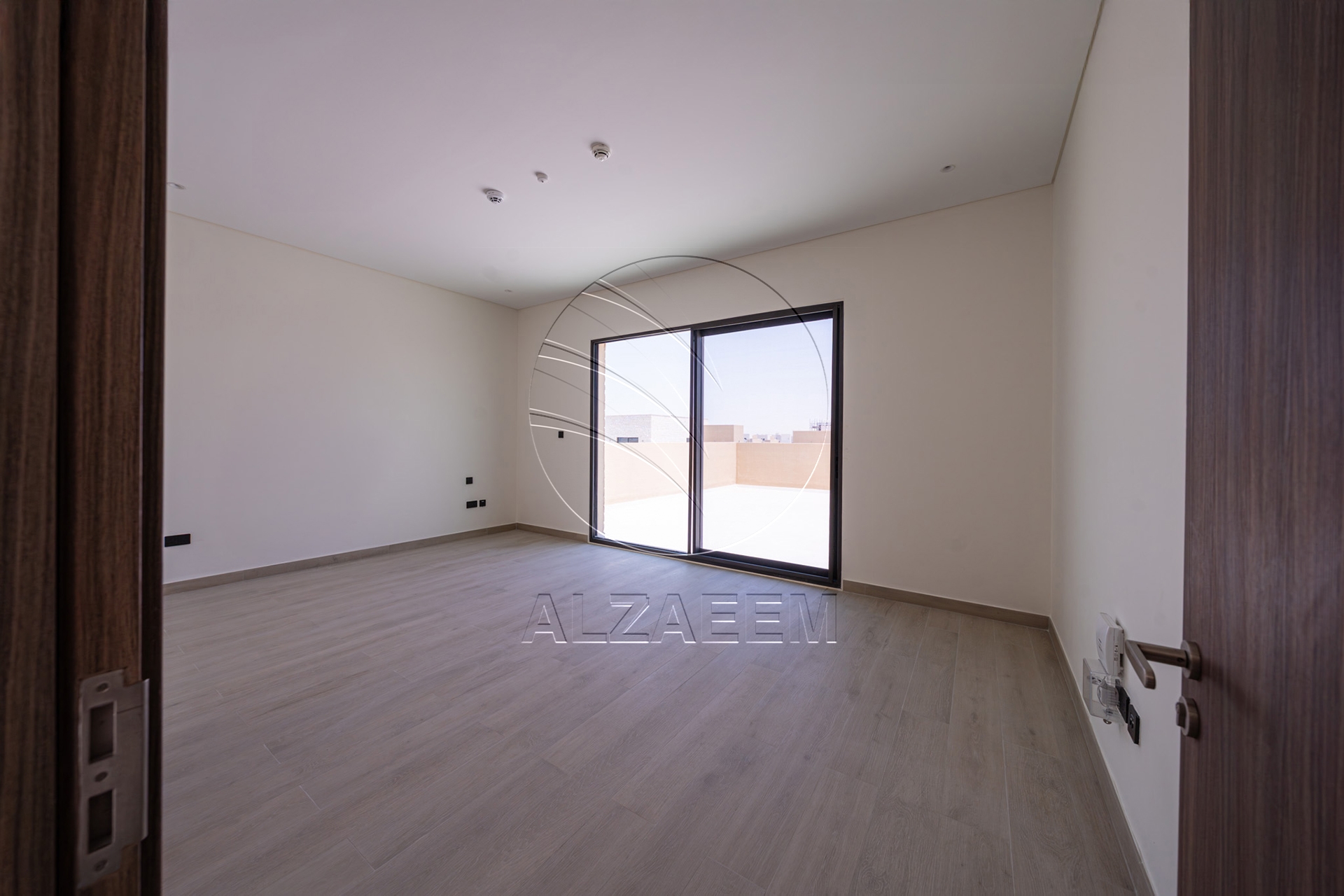 √Single Row Unit | Premium Location | Huge Plot√