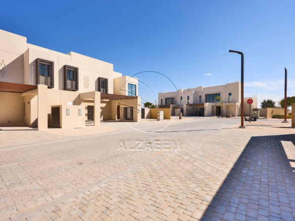 √Single Row End Villa | Steps away from the Park√