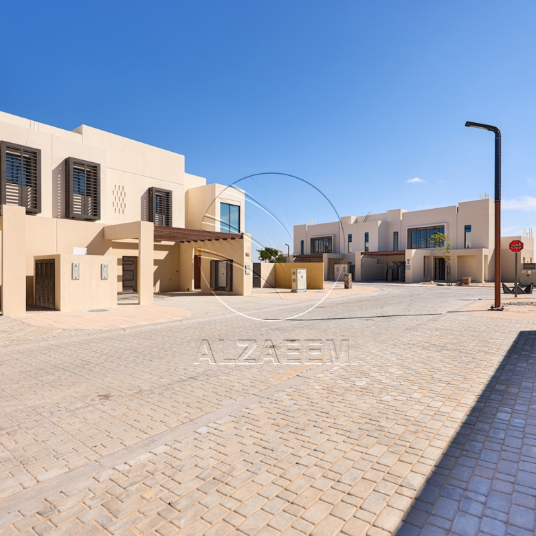 √Single Row End Villa | Steps away from the Park√