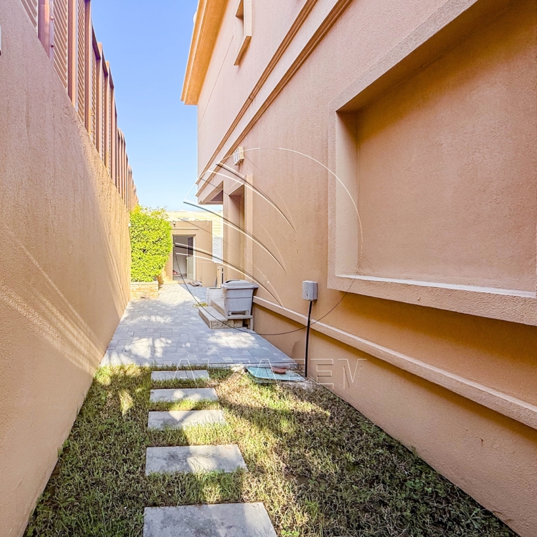 Single Row | Upgraded 5BR Villa | Pool and Garden