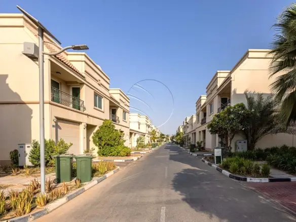 VACANT | Villa 4br Upgraded to 5br | BIG Backyard