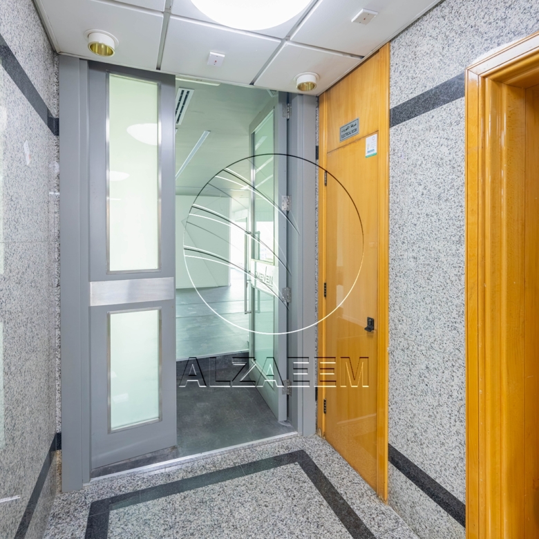 √ Fitted – Spacious Showroom| Ideal Business Location √