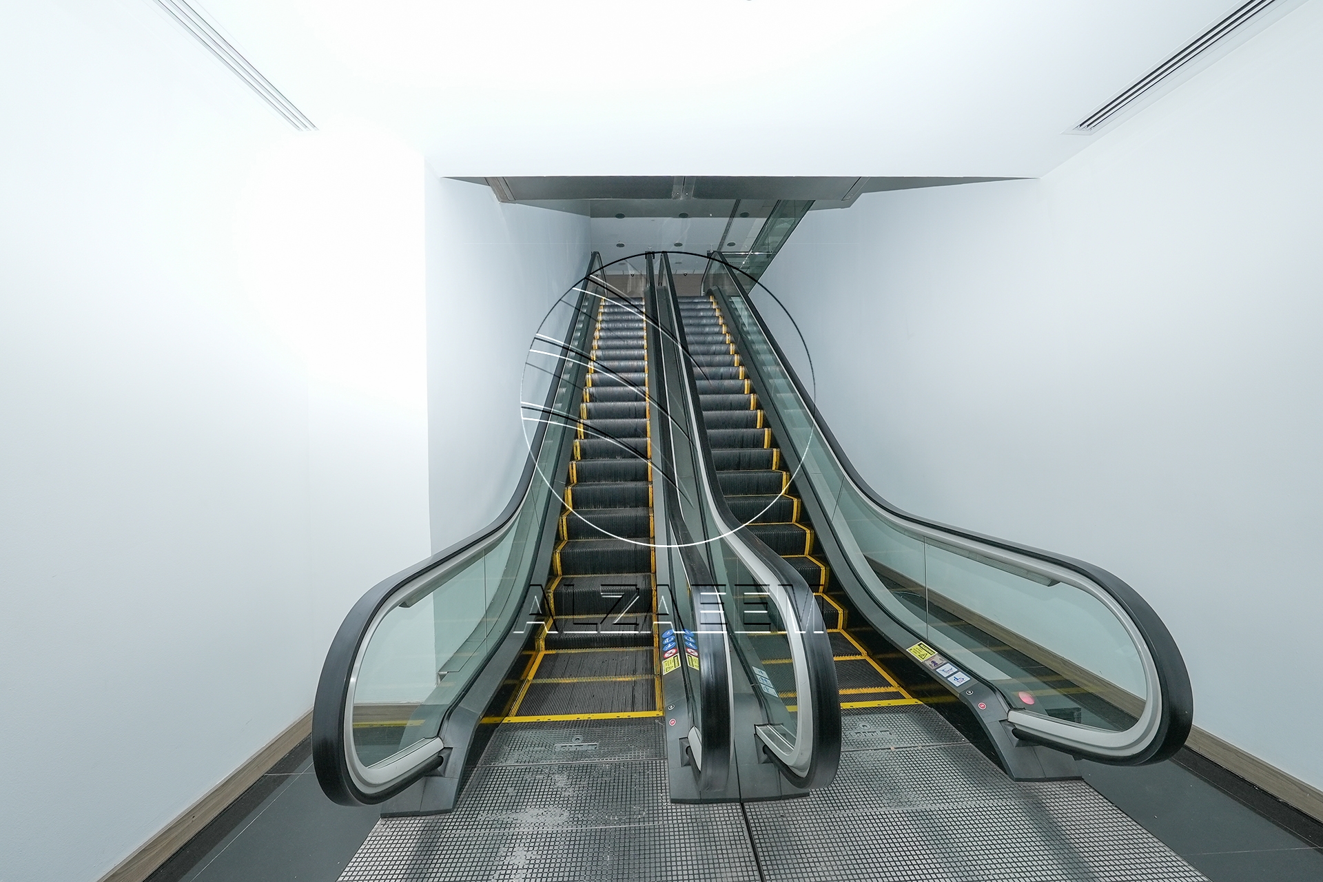 √Prime Showroom+Basement + 2 Mezzanine Levels √