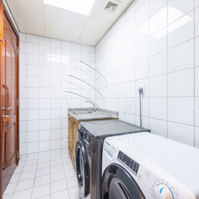 √ VACANT | Prime Location | Spacious 4BR Villa √