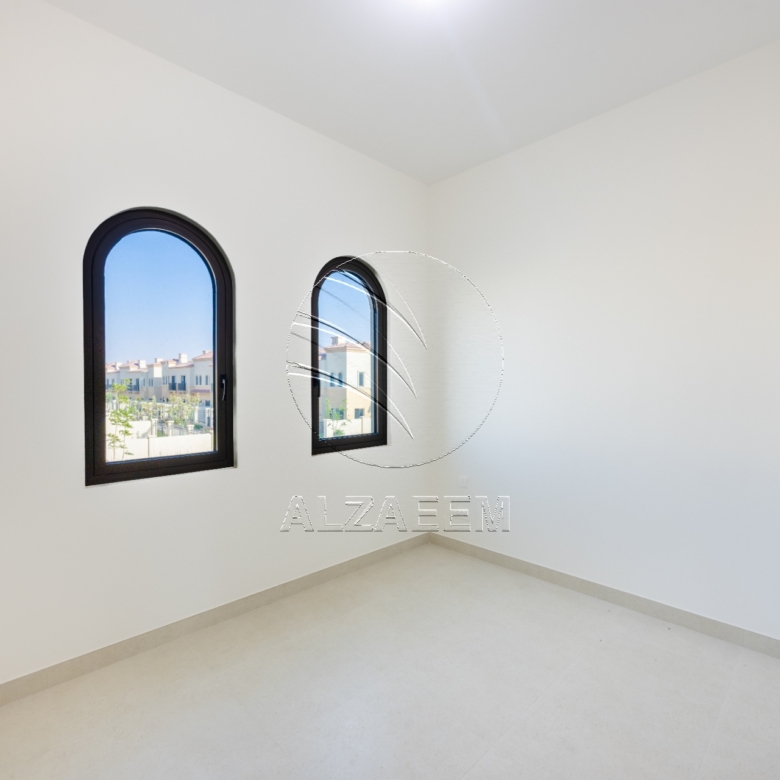 √Single Row | Prime Location| Steps from the Park√